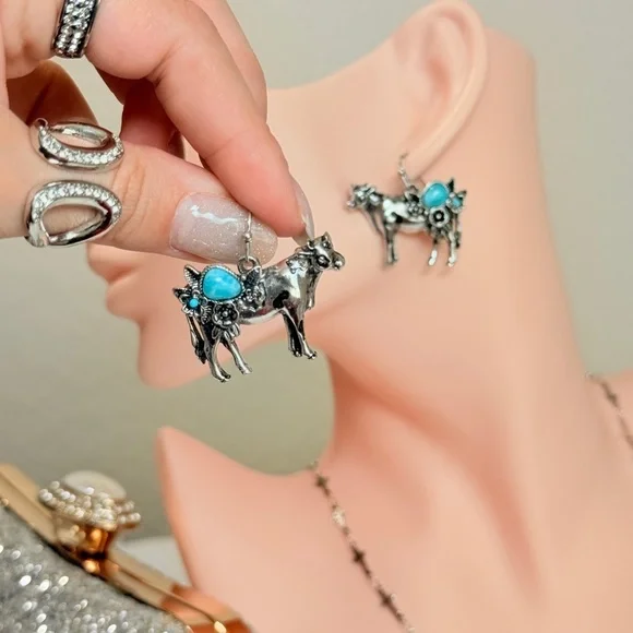 ⚜️ Western Silver Earrings with Turquoise Accents - Picture 4 of 7